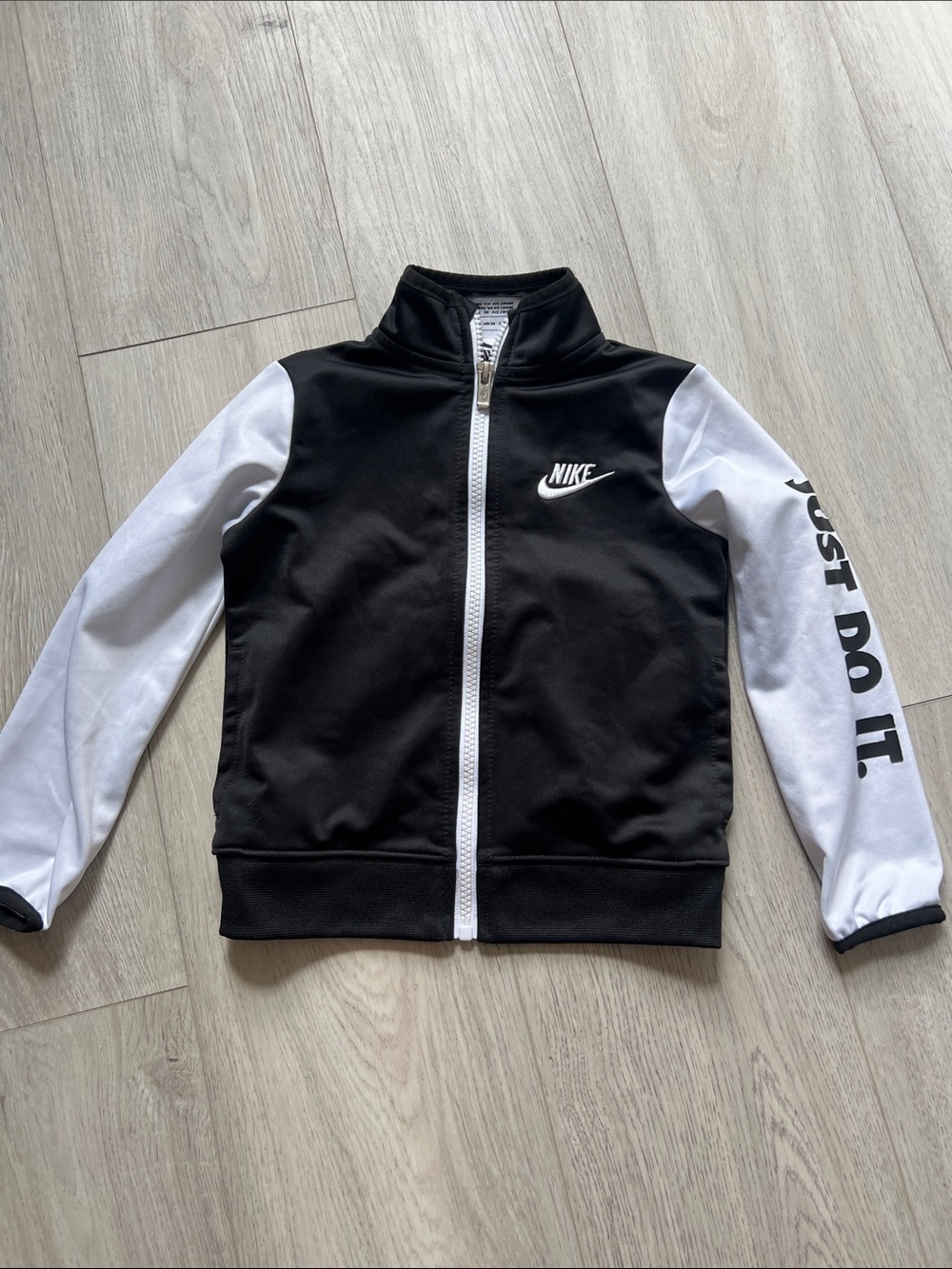 Nike Kids Athletic Zip Up Jacket Black & White Size 3T